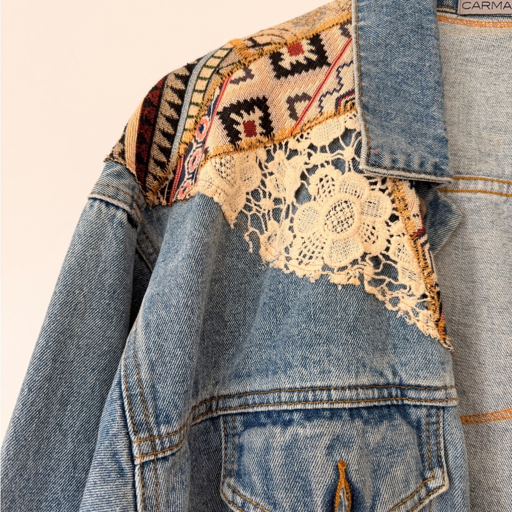Blue Patchwork Embroidered Stagecoach Cropped Jea… - image 2